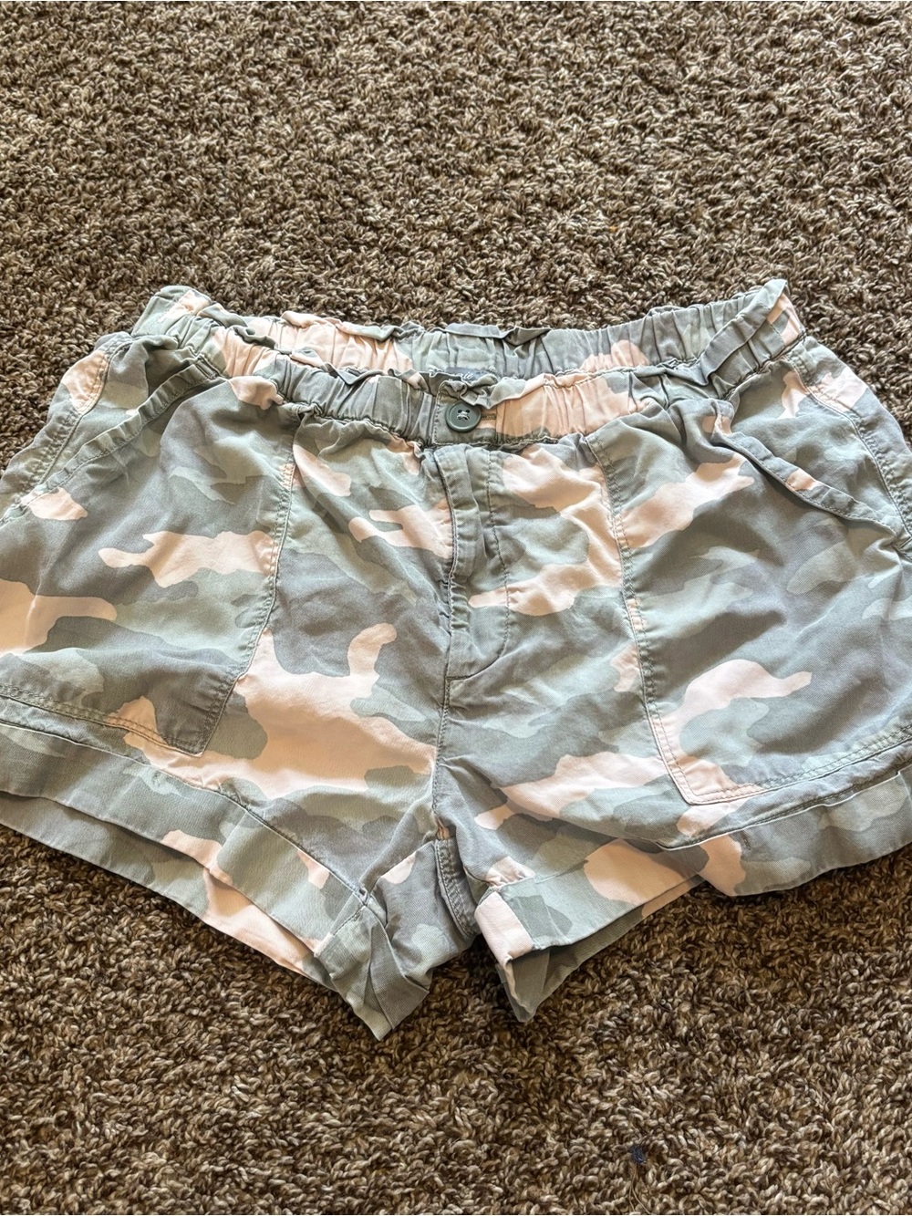 Women’s Camouflage Utility Shorts - Light Green & light pink M
